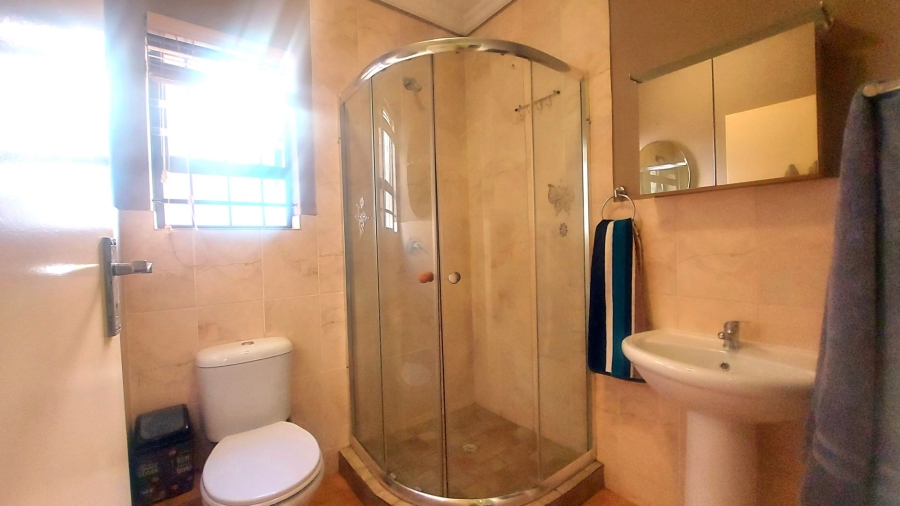2 Bedroom Property for Sale in Gateway Manor North West